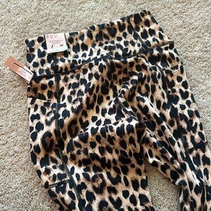 Leopard Victoria’s secret sz 4 leggings NWT
